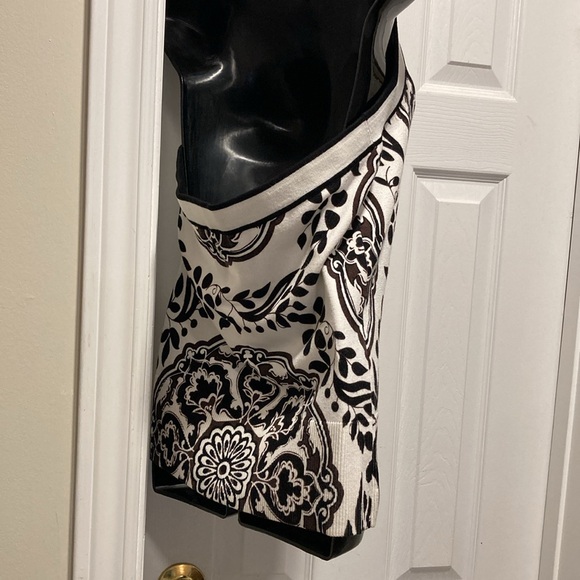 NWOT - White House Black Market Floral Print Sleeveless Halter Top - Size M - Picture 11 of 16